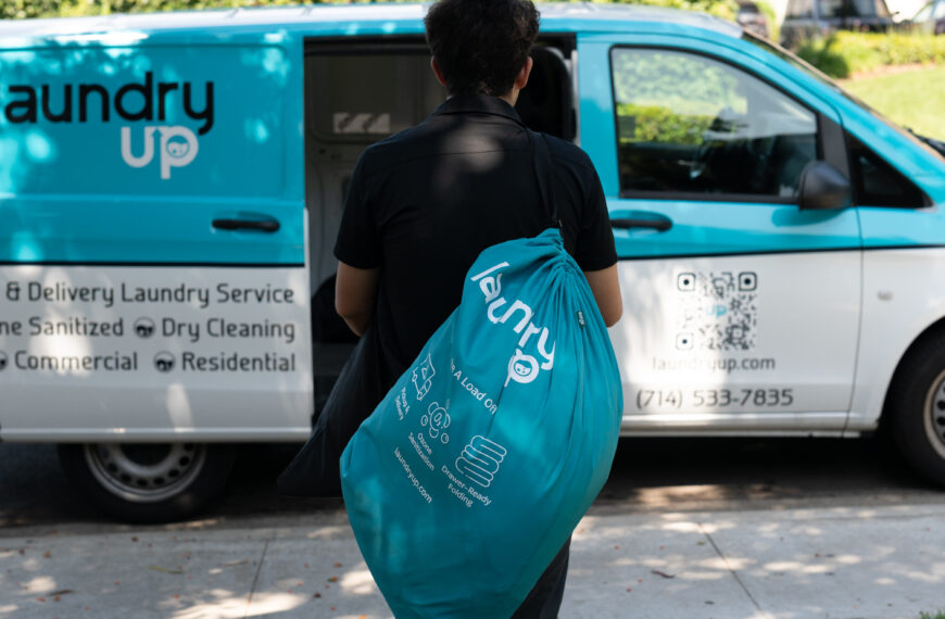 Restaurant Laundry Service in 92802 with LaundryUp